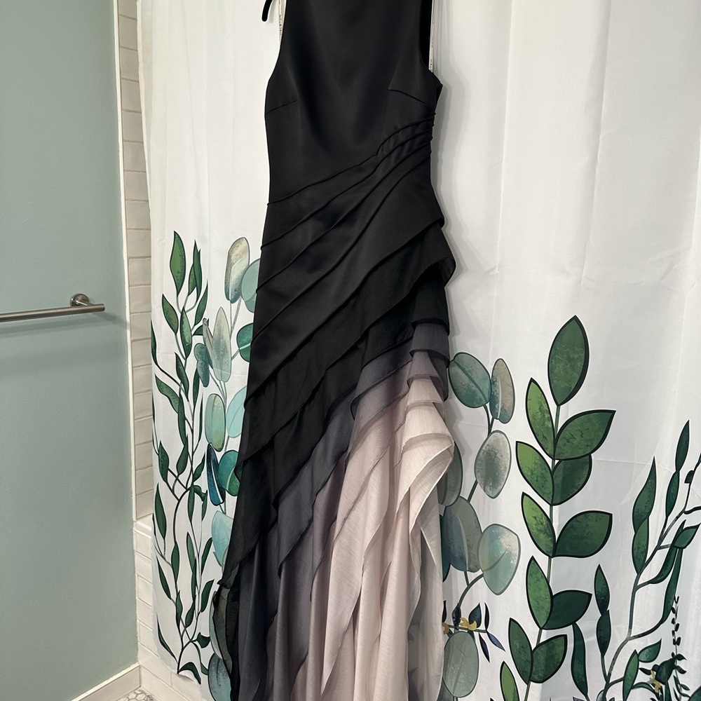 Halston Heritage Boatneck Gown with Tiered Skirt - Black/Vapor Size 8 Preowned - Picture 8 of 8